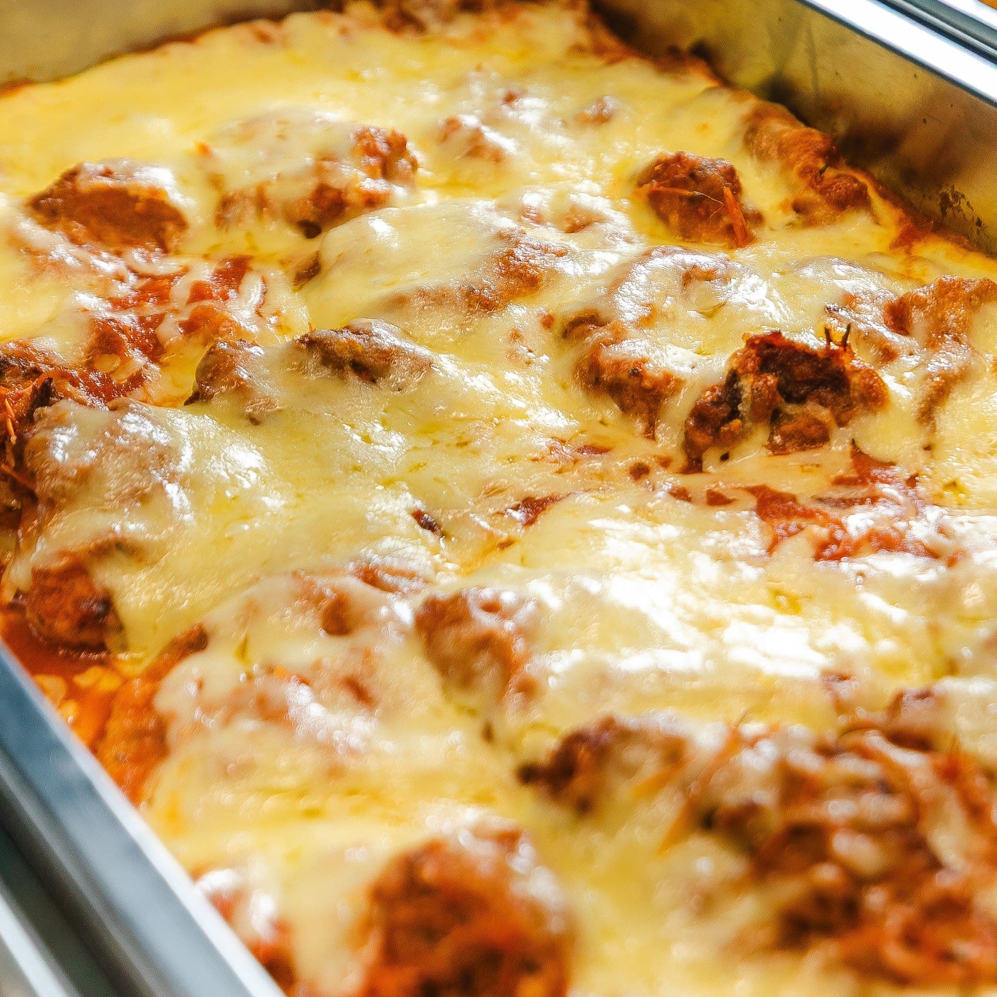 Lasanha gratinada do buffet do Labuka